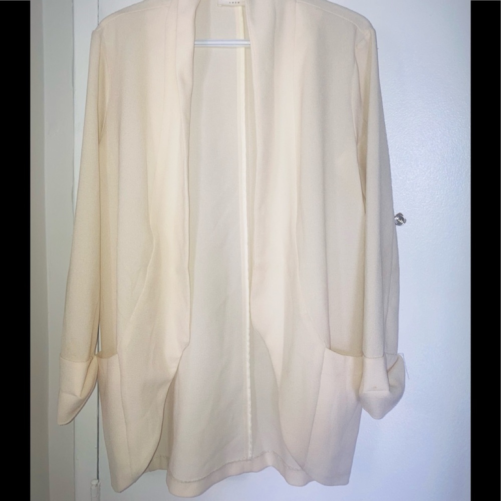 Beautiful and light cream Lish blazer with pockets